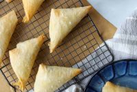 Spinach and Ricotta Triangles: Crispy Baked Pastry Recipe