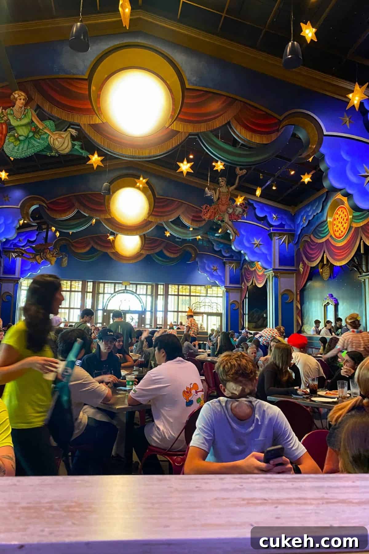 pizza moon seating area