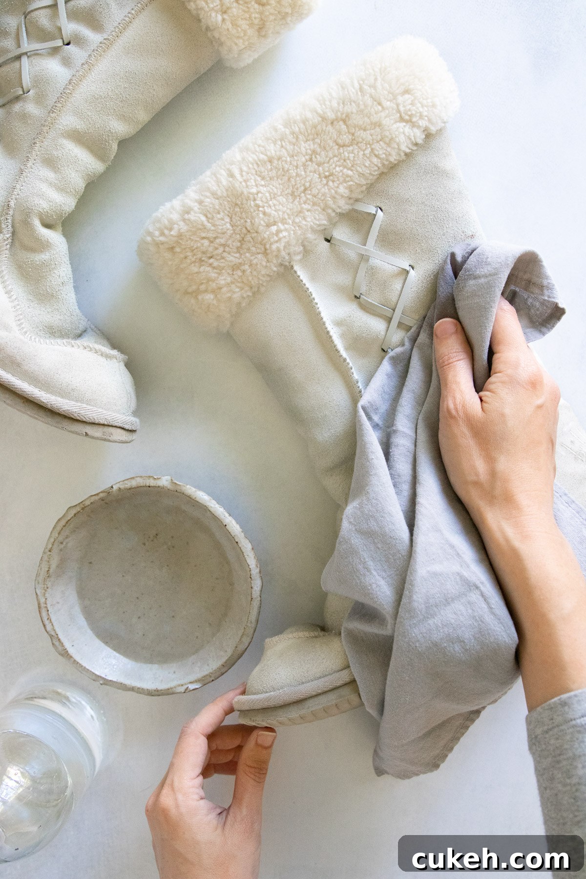Use a vinegar cleaning mixture on suede boots