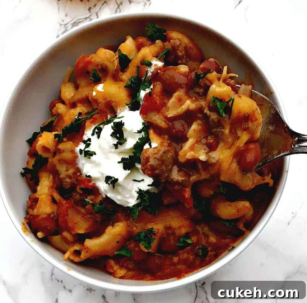 Slow Cooker Chili mac and cheese