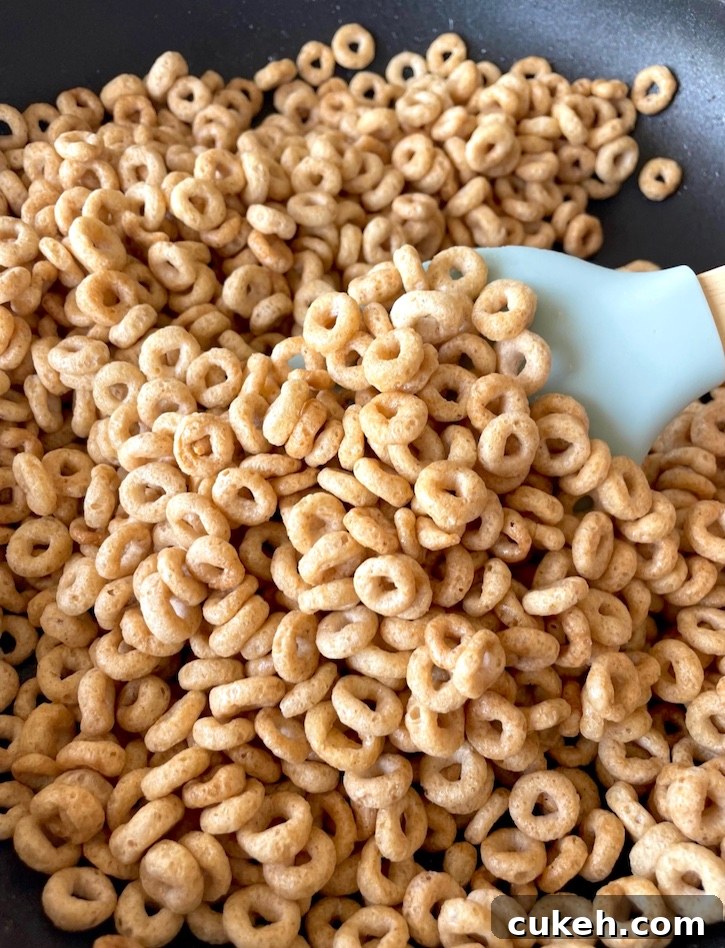 Hot Buttered Mini Donut Cheerios | A super quick and easy homemade snack idea made with just a few ingredients. Great for toddlers and kids of all ages!