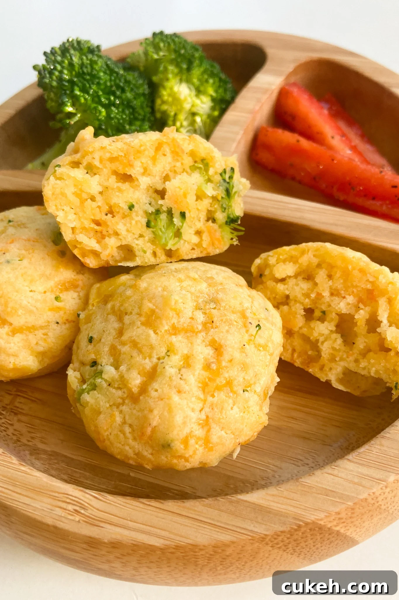 15 Nutritious Broccoli Recipes for Babies and Toddlers 15 Veggie-muffins served with broccoli and red bell pepper