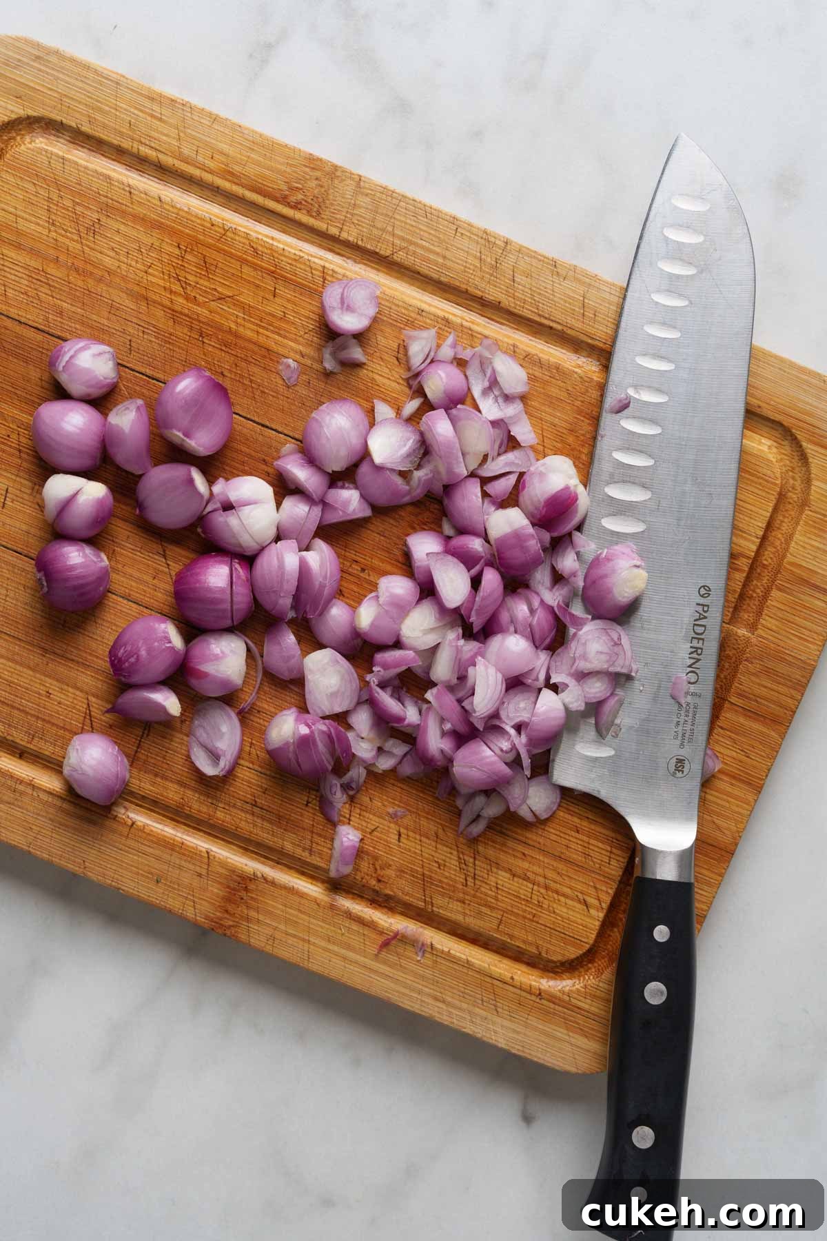shallots, peeled and sliced on a cutting board.