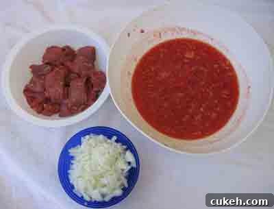 Beef, onion and tomatoes for moschari-me-agkinares